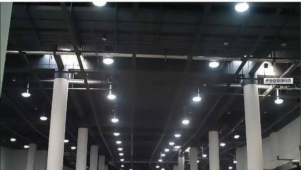 Les lampes sans électrode conviennent aux lieux d'éclairage d'usine suivants